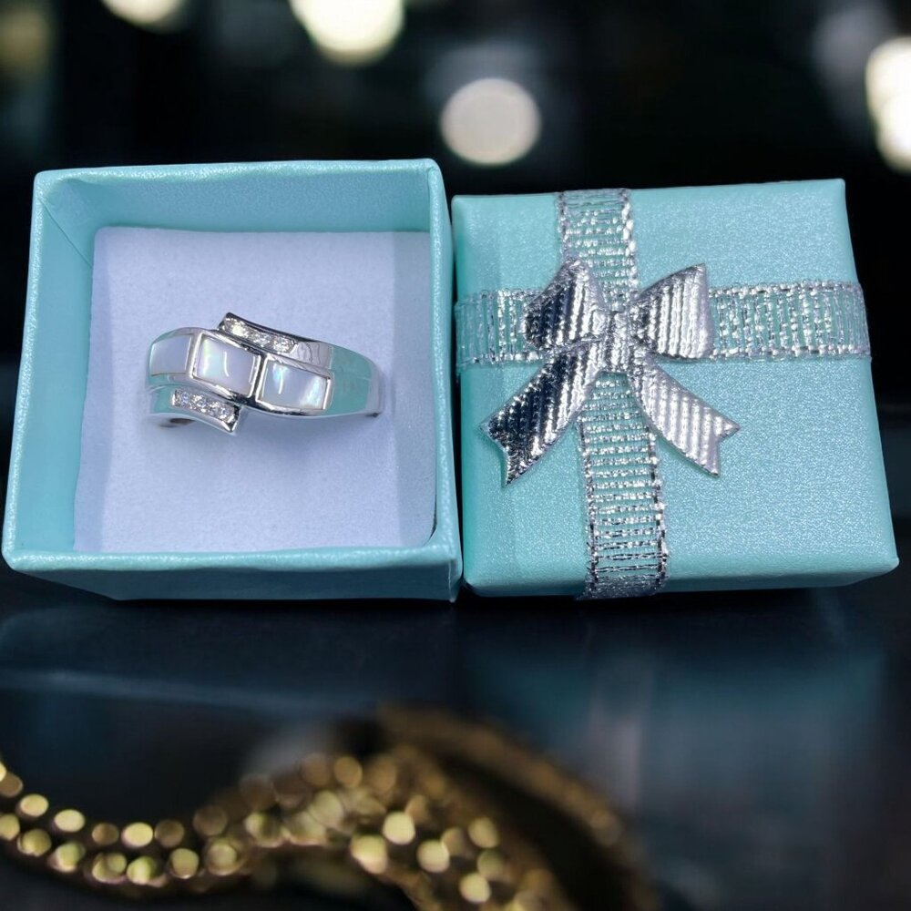 Lia Sophia Mother Of Pearl Ring Silver Tone Crystal Accent Modern Minimalist Chi